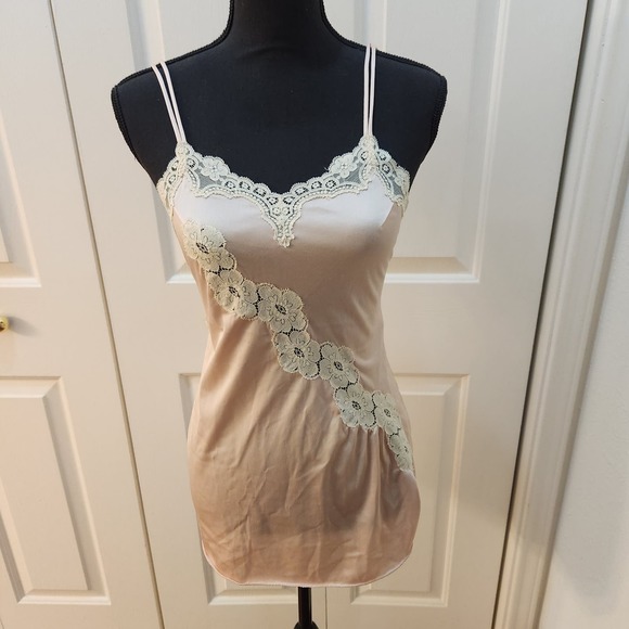 Vanity Fair Tops - Vanity Fair Blush and Cream Camisole Nylon Romantic Lace Detail Women's 30